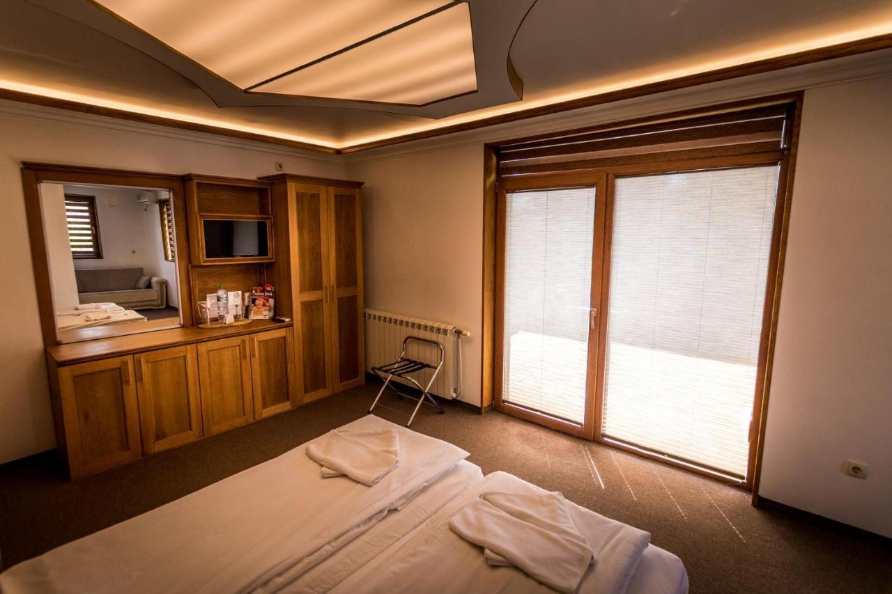Tihiat Kut Complex Hotel Kyustendil Bagian luar foto
