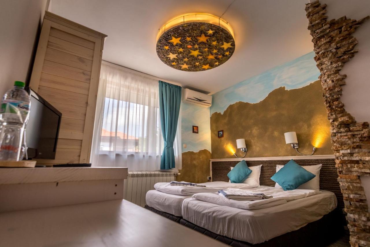 Tihiat Kut Complex Hotel Kyustendil Bagian luar foto