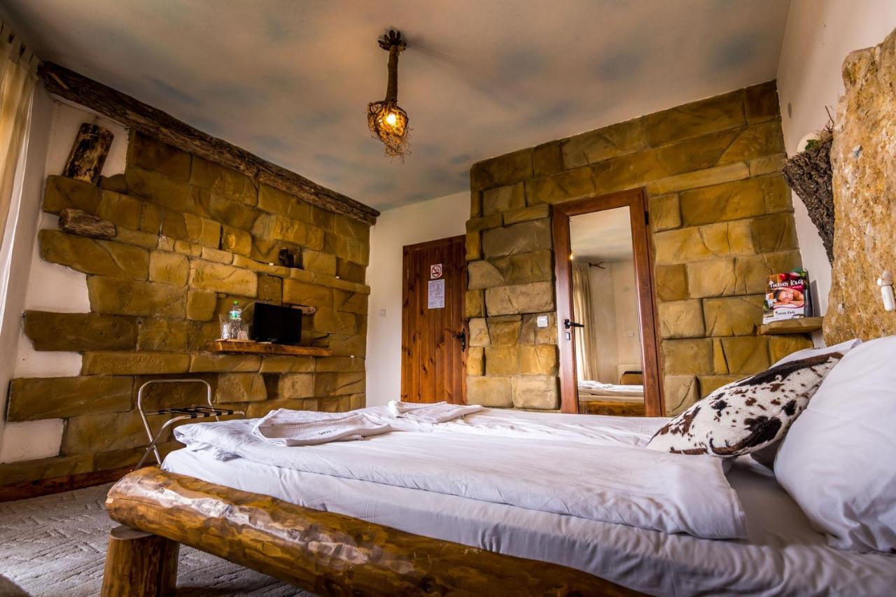 Tihiat Kut Complex Hotel Kyustendil Bagian luar foto