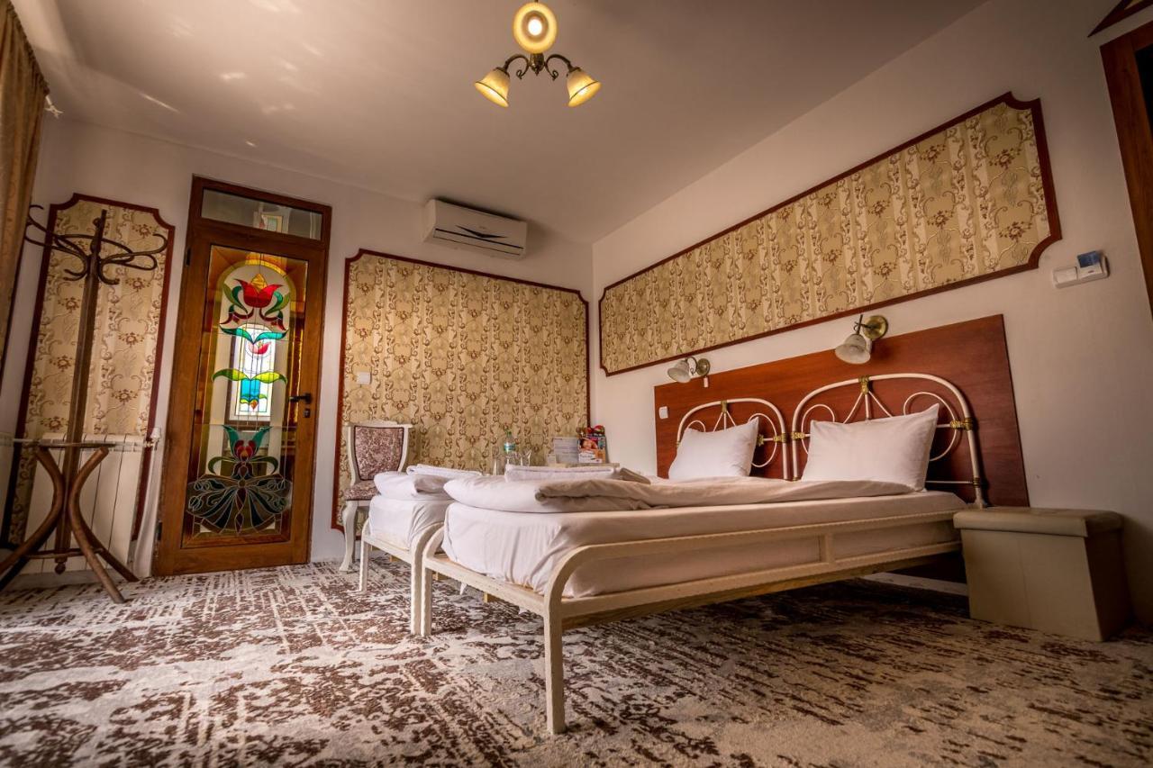 Tihiat Kut Complex Hotel Kyustendil Bagian luar foto