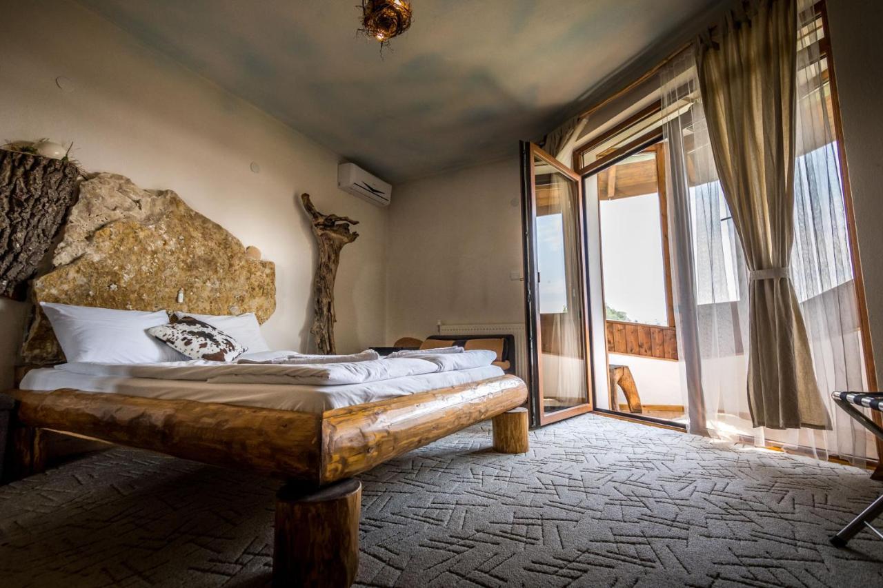 Tihiat Kut Complex Hotel Kyustendil Bagian luar foto
