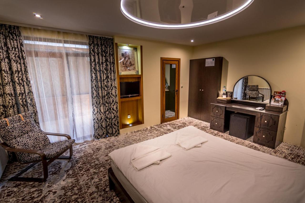 Tihiat Kut Complex Hotel Kyustendil Bagian luar foto